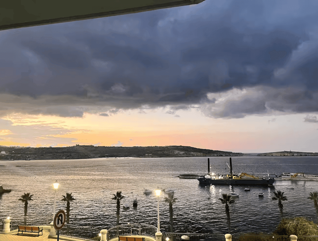 Cozy private accommodation in Buġibba