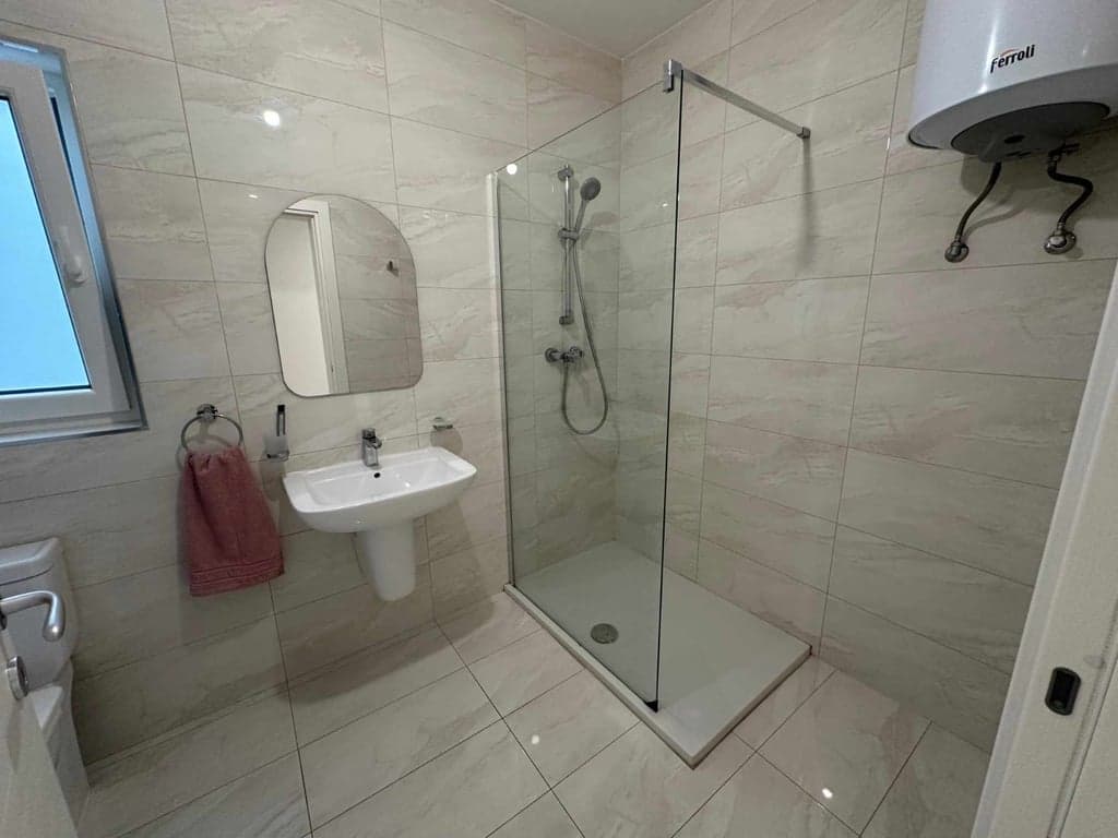 Private Room in St. Julian's - 4